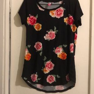 Black floral tee